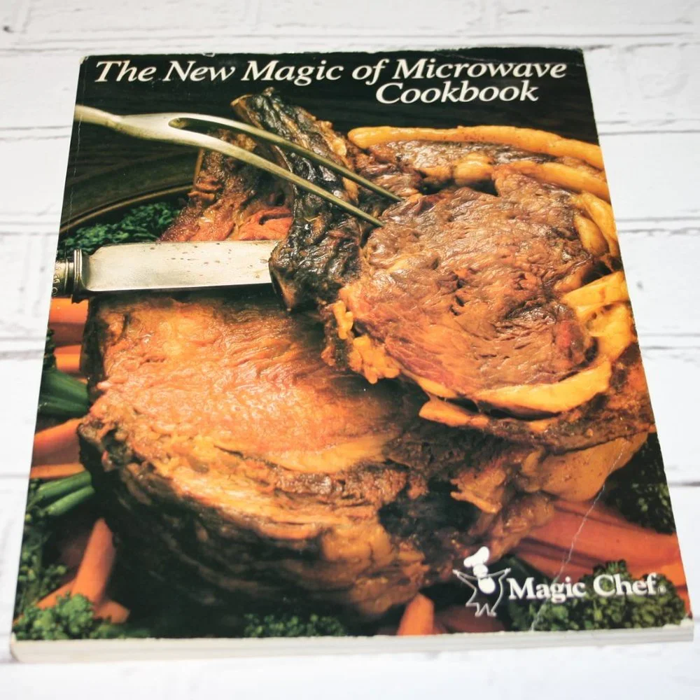 Vintage 1974 The New Magic of Microwave cookbook Magic Chef (Bf)
